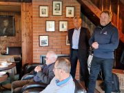 Zleva stoj�c� prezident GKL Ale� Vozka a prezident �GF Petr Uhl�k